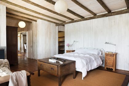 Dormitorio en suite en la casa principal de esta pequeña aldea.
