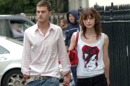 Dornan y Knightley, en 2004