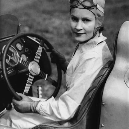 Dorothy Levitt, pionera en la invención y una de las mejores pilotos de su época