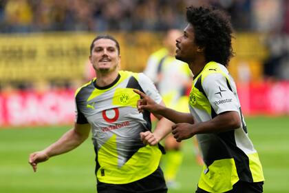 Dortmund vence 2-0 a Mainz y sigue al paso del líder Bayern en la Bundesliga