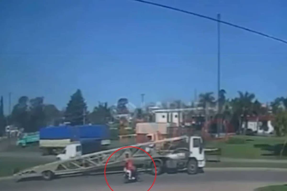 Dos adolescentes fallecidos en La Plata: así fue el impactante accidente de tránsito