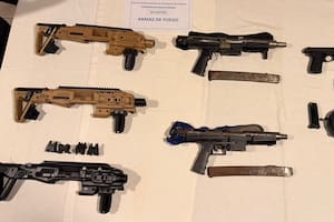 Tiroteo en el conurbano entre dos bandas y policías con ametralladoras tumberas y cargadores de 50 balas