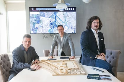 Dos amigos con profesiones de otro rubro se cruzaron con un constructor y se animaron a desarrollar parques