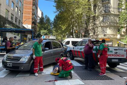 Dos ancianos fueron atropellados en el cruce de la avenida Santa Fe con Billinghurst