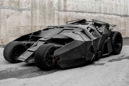 Dos años tardó Nguyen Dac Chung en concebir su propio Batmóvil variante "aka The Tumbler"