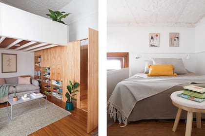 Al entrepiso se accede por una escalera perimetral de madera que también funciona de mueble; arriba, los artefactos de luz se colocaron sobre la pared y la cabeza de la cama, para no ocupar espacio