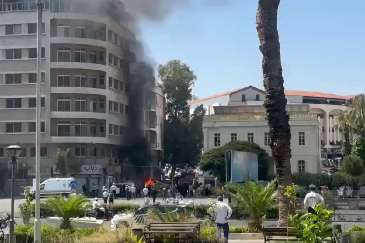 Duas bombas explodiram perto do hotel onde Emmanuel Macron estava hospedado durante sua visita à Síria