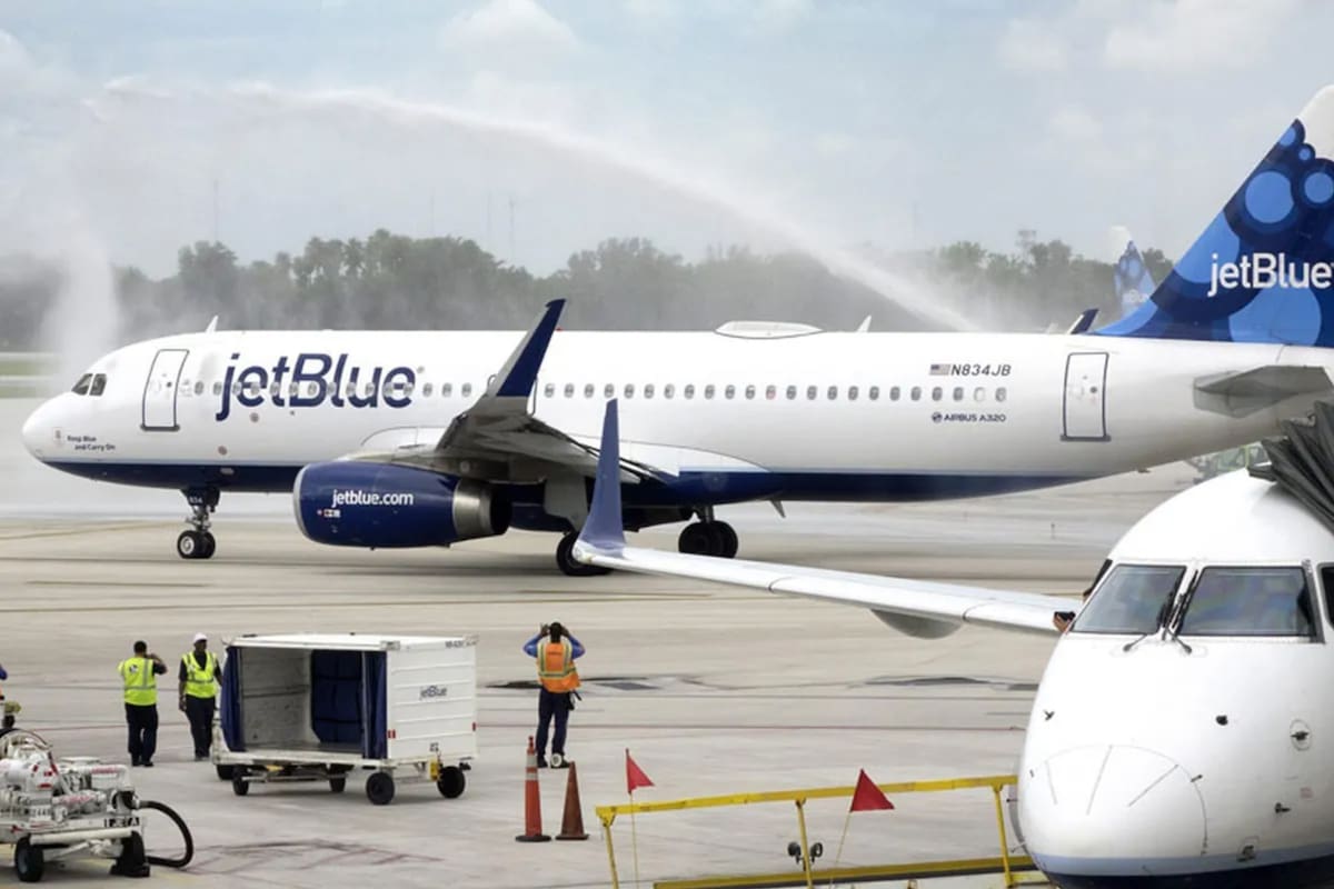 Dos aviones de JetBlue chocaron en plena pista de aterrizaje