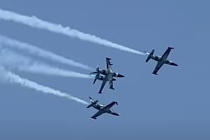 El inquietante momento en que dos jets de la Fuerza Aérea de EE.UU. se rozaron en el aire en Florida