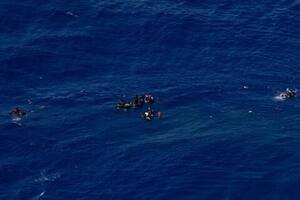 Dos barcos se hundieron cerca de la costa de Lampedusa, Italia, el 13 de agosto de 2025