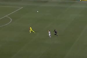 Dos bloopers sellaron un partido en la MLS