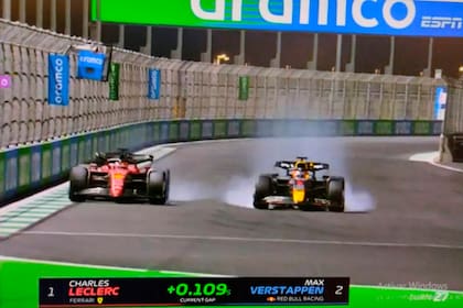 Dos bloqueadas al mismo tiempo: Charles Leclerc y Max Verstappen sostuvieron un gran mano a mano en Arabia Saudita: pareció ser el primero de muchos en esta temporada, y lo ganó el campeón de la Fórmula 1.