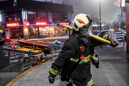 Explosión en Villa Crespo: cuál es la principal hipótesis y cómo están los bomberos heridos