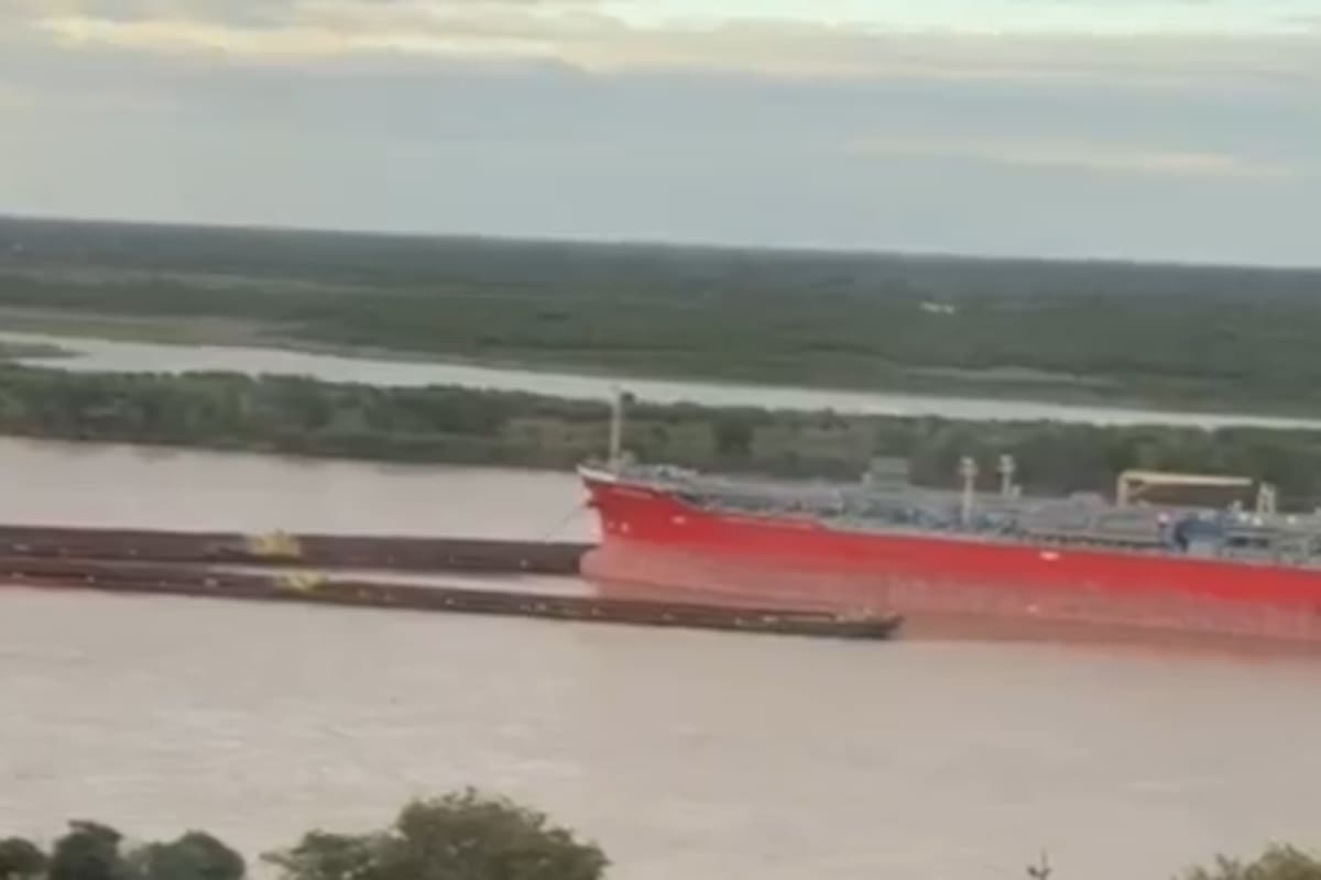 Dois navios se envolveram em violenta colisão no rio Paraná