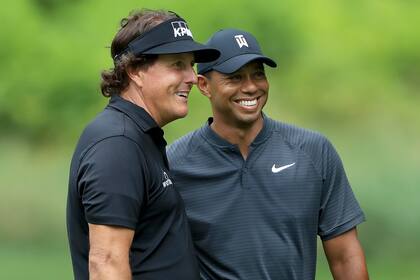 Dos candidatos: Phil Mickelson y Tiger Woods