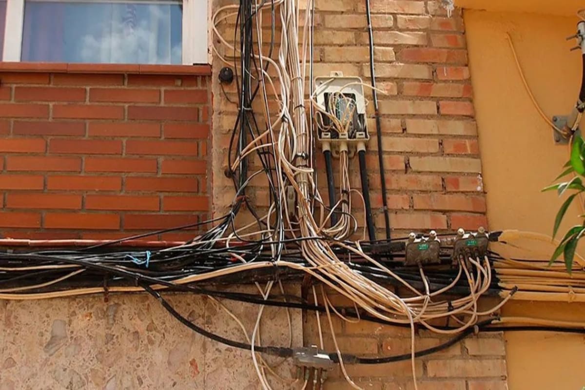 Dos chicos de nueve años fueron hasta el domicilio de su maestra para cortarle Internet