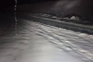 Dos choferes y un coordinador de una empresa de transportes están varados en Las Leñas a 20 grados bajo cero