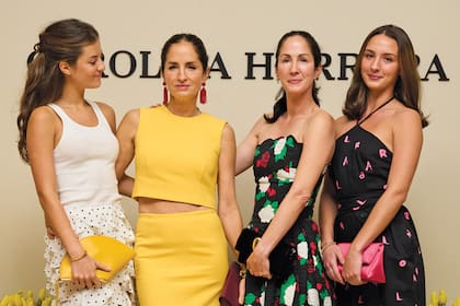 Dos de las hijas y dos de las nietas de Carolina Herrera. De izquierda a derecha: Olimpia Báez, heredera de Carolina Junior, Carolina Herrera Junior, su hermana, Patricia Cristina Herrera, y la hija de Patricia, Carolina Lansing