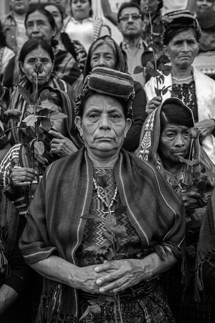 Dos de las tres fotos finalistas del premio que otorga la World Press Photo a la mejor imagen del año.