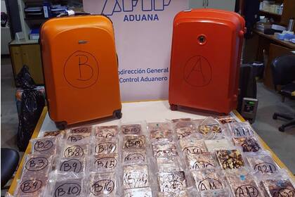 Dos de las valijas incautadas