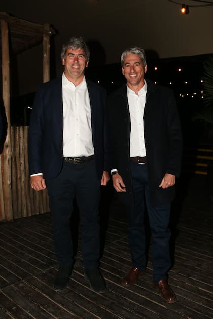 Dos de los hijos de Silvia Uranga, directora de Fundación Pescar: Diego Uranga, director de Polo University, y Delfín Uranga, presidente de la Asociación Argentina de Polo, el día después de la presentación de la Triple Corona
