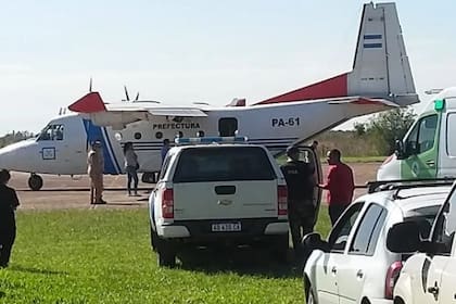 Dos de los prefectos heridos fueron trasladados a Buenos Aires en un avión sanitario