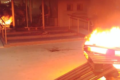 Se desataron manifestaciones de repudio por la muerte de los docentes