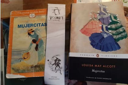 Dos ediciones de "Mujercitas" de las tantas que comparten las Brujas Bucaneras