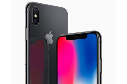 Dos elementos distintivos del iPhone X: la pestaña con los sensores en el frente del equipo, y la doble cámara trasera en posición vertical