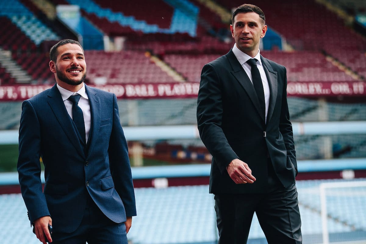 Dos Emiliano marplatenses de Aston Villa: Buendía y Dibu Martínez llegan a la cena de gala en el estadio del club; terminó siendo una noche de festejo mucho mayor.