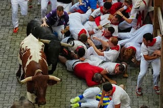 Dos españoles corneados en el último encierro de los Sanfermines