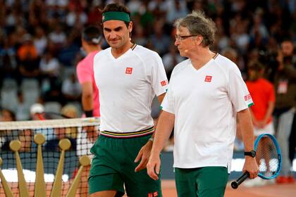 Dos fenómenos para la historia jugando dobles: Roger Federer y Bill Gates