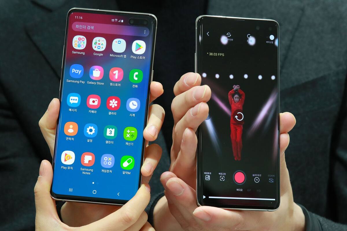Dos Galaxy S10 5G provistos a la red LG Uplus, una de las tres operadoras en ofrecer 5G en todo el territorio de Corea del Sur