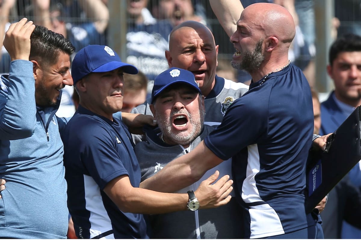 Dos goles, en tres partidos, festejó hasta ahora Diego Maradona en Gimnasia; el Lobo necesita con urgencia convertir.