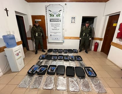 Dos hallazgo en un ómnibus: Descubrieron un doble fondo dentro de asaderas con 20 kilos de pasta base y detectaron 47 kilos de cocaína entre mantas (Prensa Gendarmería)