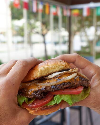Dos hamburguesas se llaman Pumper y Nic, homenaje a aquel Pumper Nic