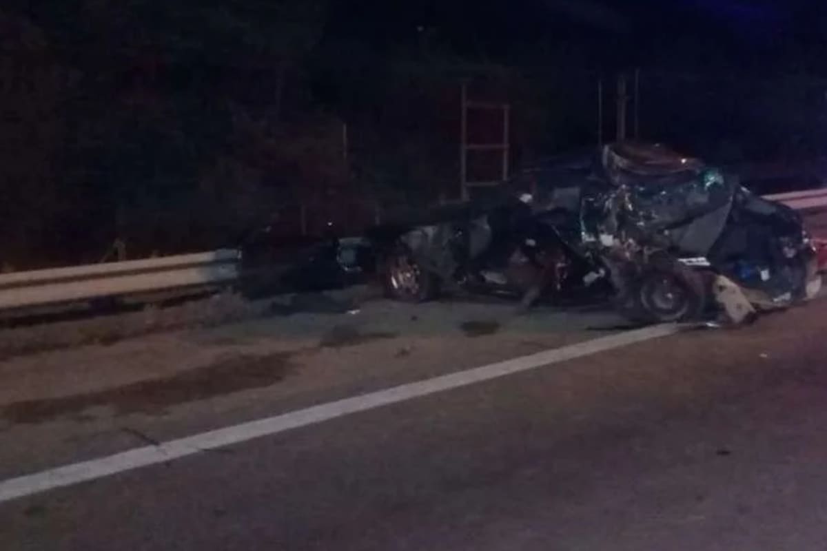 Dos hermanos de 10 y 11 años y el conductor del auto en el que viajaban murieron en la madrugada tras ser embestidos por un camión en Luján de Cuyo