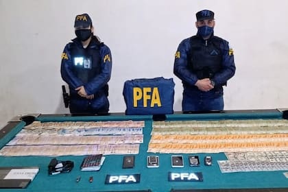 Dos hermanos de la ciudad de Santa Fe eran los principales responsables de una organización que adquiría pasta base y elaboraba clorhidrato de cocaína para luego distribuirla a varios proveedores de la capital de esa provincia.