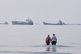 Productores de petróleo de Oriente Medio aceleran planes para evitar el estrecho de Ormuz