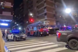 Dos hombres se encerraron en un piso 14 y la Policía tuvo que intervenir por la ventana