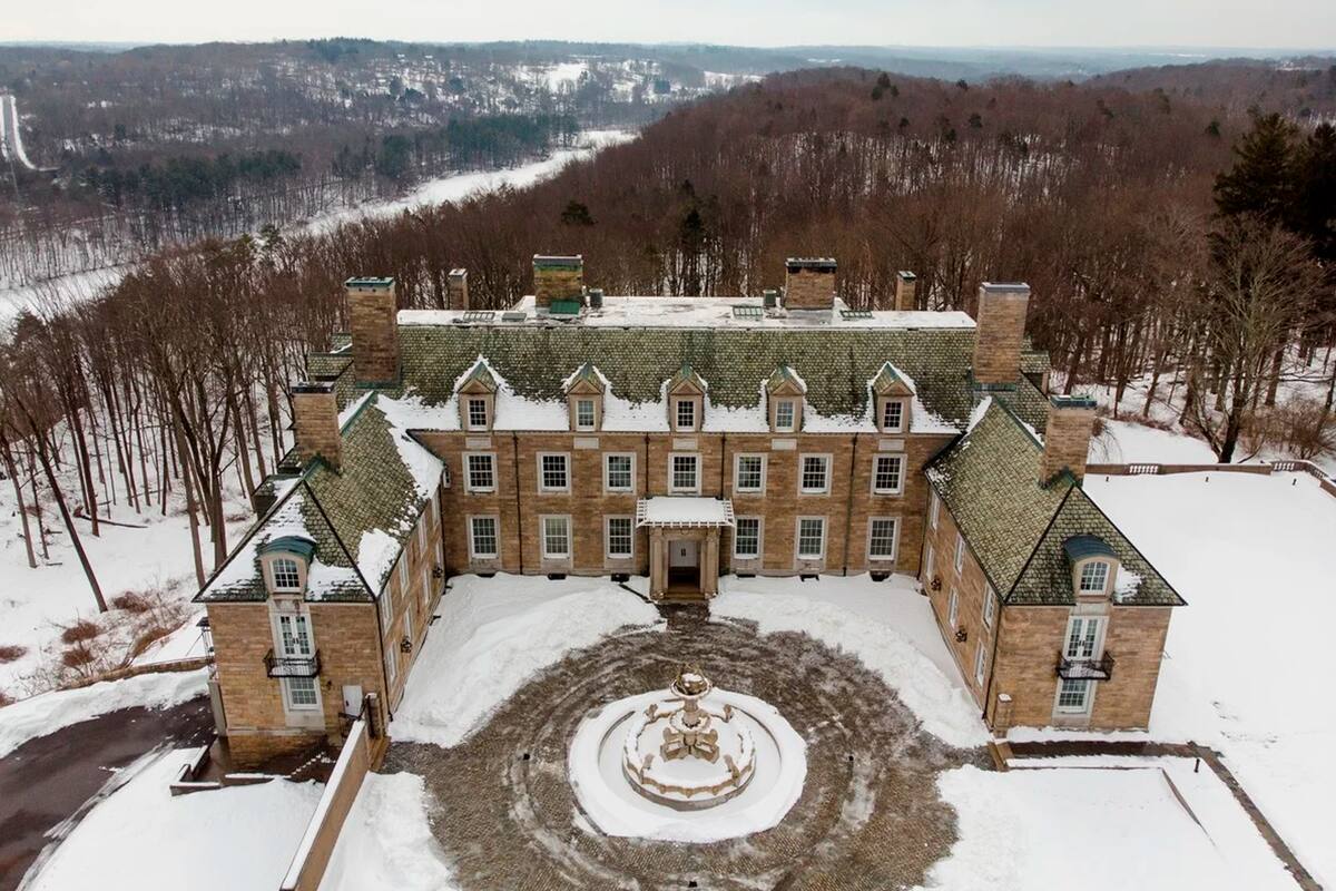 Dos investigaciones centran su atención en la mansión gregoriana de la afueras de Nueva York que el expresidente compró en 1995