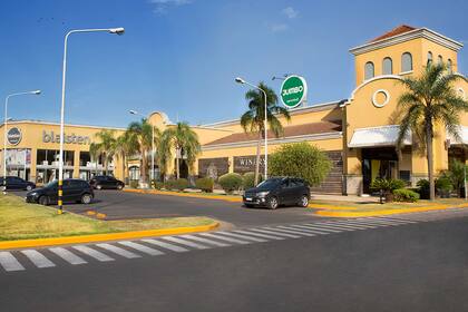 Dos ladrones amenazaron a vendedores y clientes