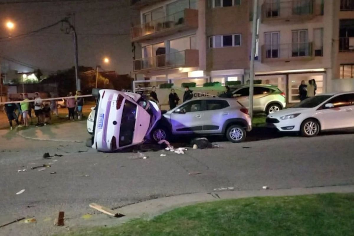Dos motociclistas, una mujer de 40 años y un hombre de 32, fallecieron en la madrugada de este sábado al ser impactados por un vehículo que circulaba a alta velocidad, y con su conductor alcoholizado, en cercanías de la rotonda de Constitución y la Costa.