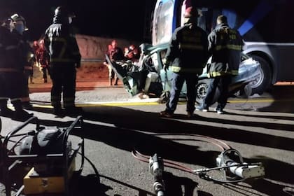 Dos muertos y una menor herida de gravedad en un choque múltiple en Mendoza