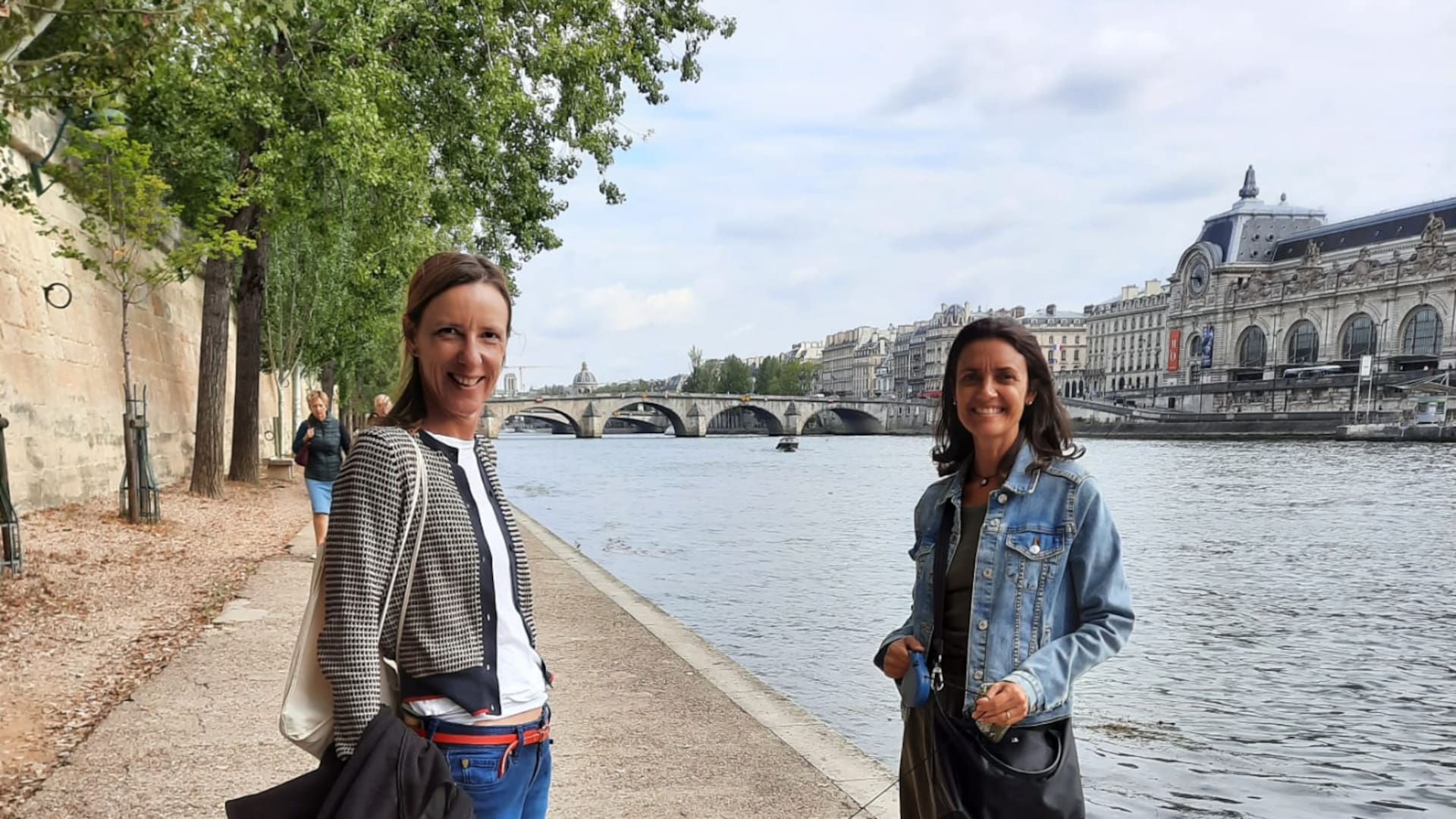 Dos mujeres y el mismo amor por París.