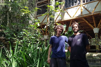 Dos músicos de San Isidros crearon Universo Pol, un hostel con una propuesta muy especial