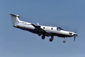 Dos personas murieron cuando un avión de un solo motor se estrelló luego de despegar desde un pequeño aeropuerto ubicado al este de Atlanta, Georgia