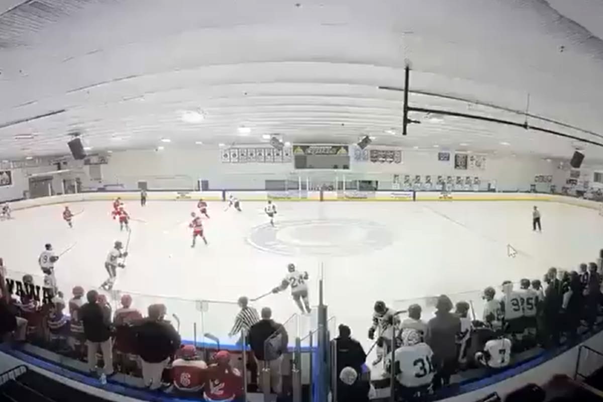 Dos personas murieron y otras tres resultaron heridas tras un tiroteo dirigido ocurrido en una pista de hockey sobre hielo en el estado de Rhode Island