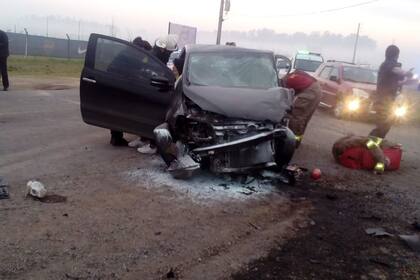 Dos personas resultaron heridas y una mujer falleció como consecuencia del choque