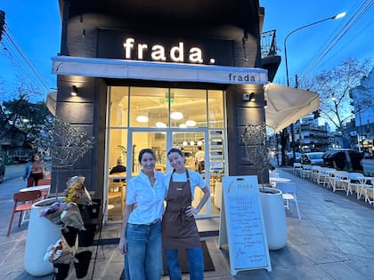 Dos pisos y terrazas para disfrutar de buena gastronomía